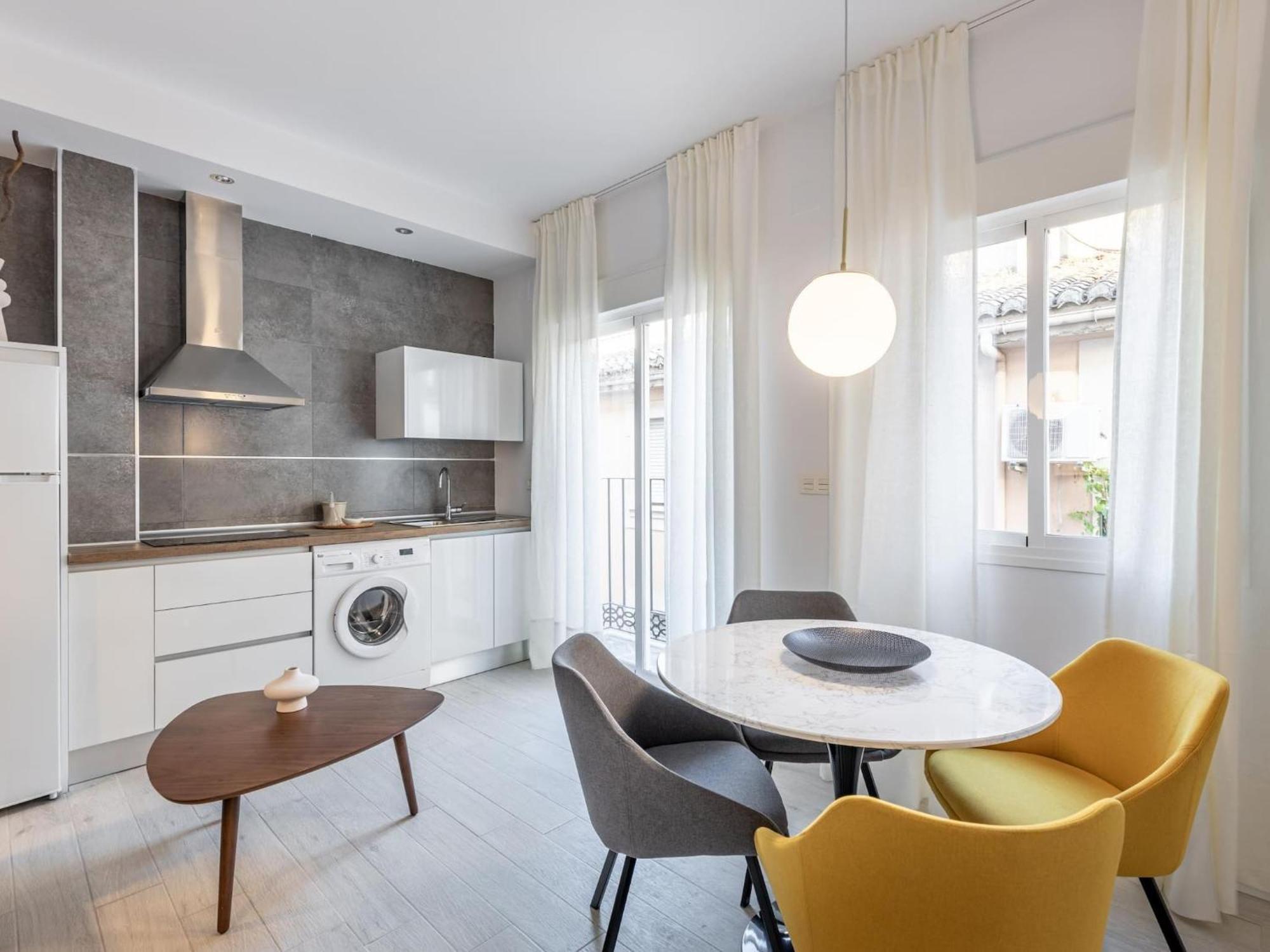 Central Stylish And Elegant 1 & 2 Bedroom Apartments I Гранада Экстерьер фото